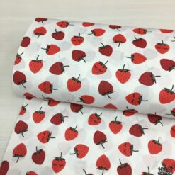 Çilek Desenli Nevresimlik Poplin Kumaş